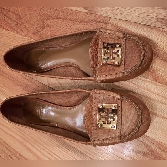 Tory Burch Shoes - Tory Burch Tan Loafers! Size 8 - Gold Accents!